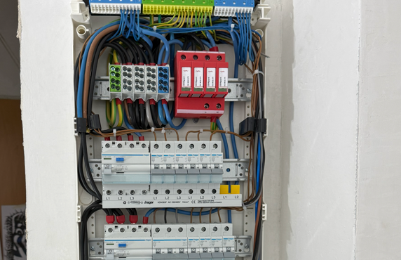 Modernisierung der Unterverteilung und Sicherungskasten Erneuerung in Duisburg Modernisierung der Unterverteilung und Sicherungskasten Erneuerung in Duisburg