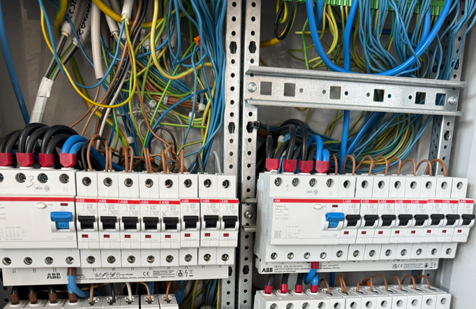 Elektro-Notdienst Duisburg: Fehlersuche und Reparatur durch BakirConnect Elektro-Notdienst Duisburg: Fehlersuche und Reparatur durch BakirConnect