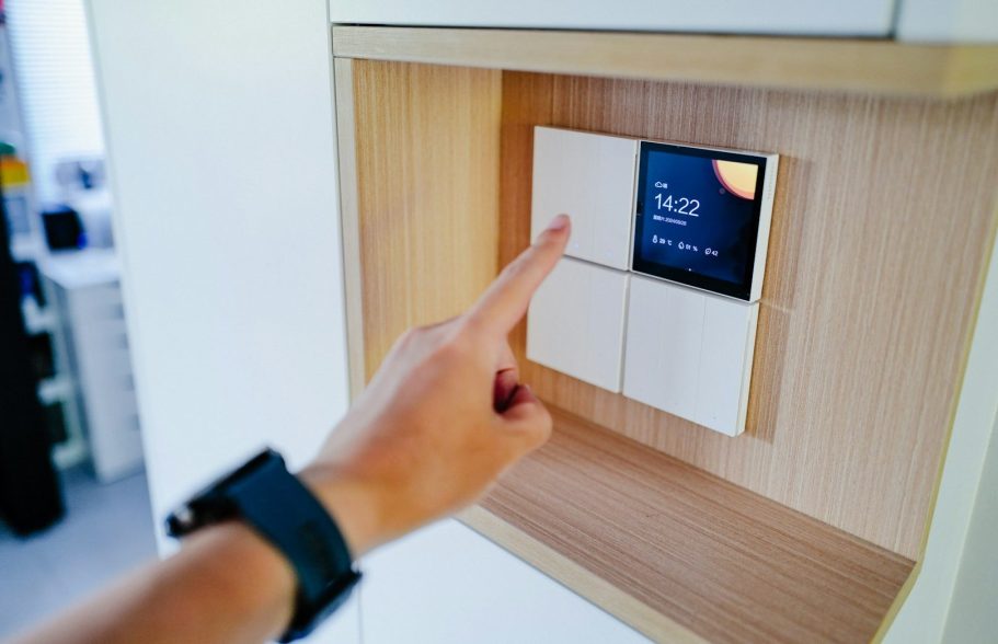 Smart Home Installation und Hausautomation - Intelligente Gebäudetechnik von BakirConnect Duisburg Smart Home Installation und Hausautomation - Intelligente Gebäudetechnik von BakirConnect Duisburg